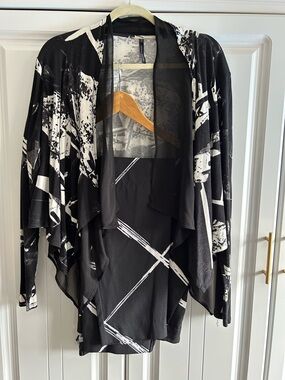 Black & White Abstract Print Pant Suit (Cardigan and Pants)